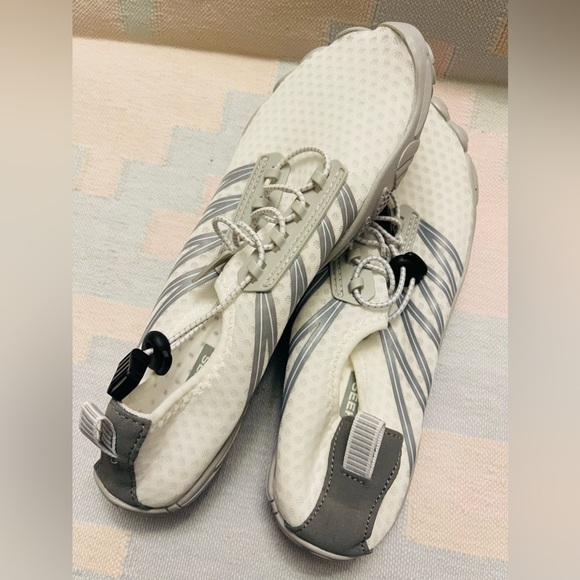 Water shoes - Picture 4 of 4